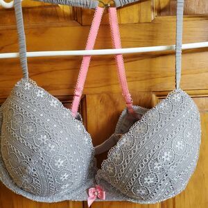 Pout By Victoria Secret Bra 36C Grey  Lace Lightly Lined Plunge Underwire